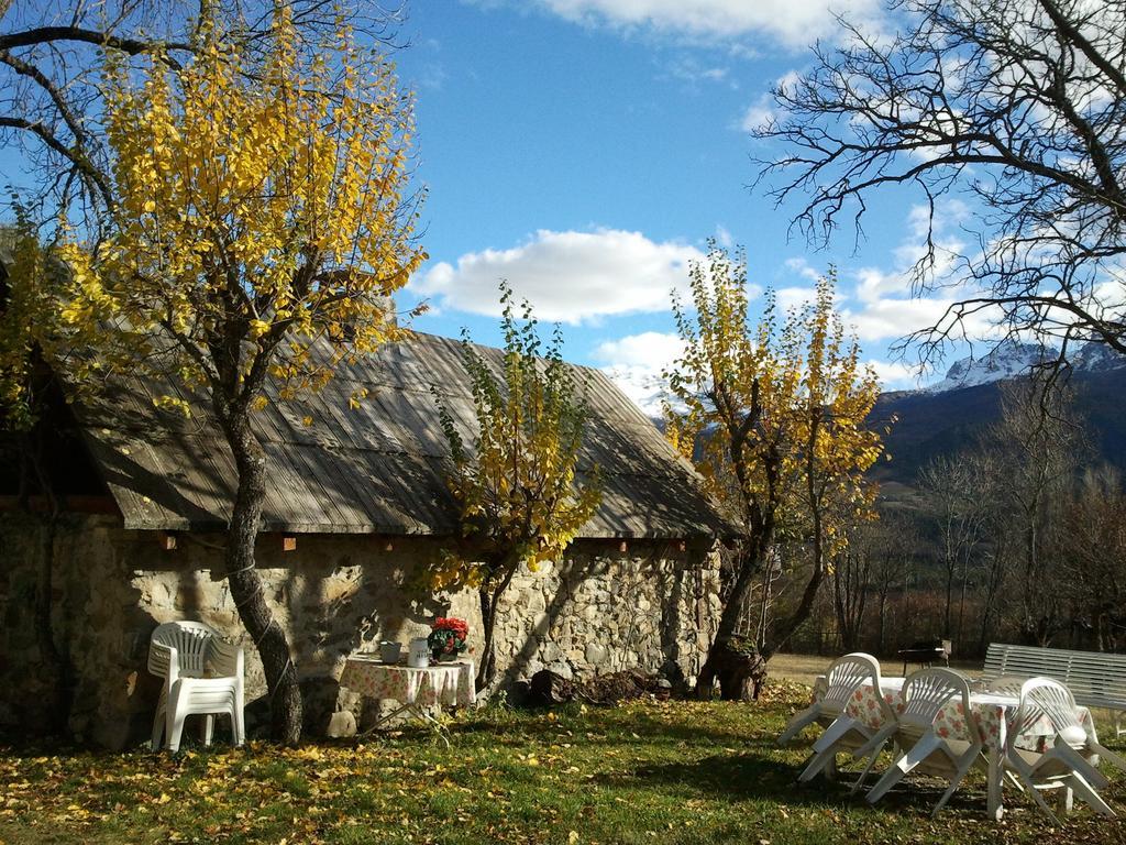 Domaine De Lara Bed & Breakfast Barcelonnette Exterior photo